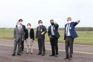 Ing. Félix Kanazawa acompañó al Embajador de la República de Corea, Don In Shik Woo a un recorrido por las instalaciones del Aeropuerto Internacional Silvio Pettirossi.