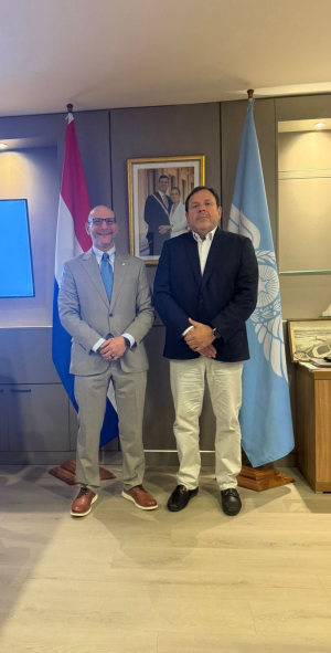Recibimos en el Aeropuerto Internacional Silvio Pettirossi al Encargado de Negocios de la Embajada de los Estados Unidos, Robert Alter