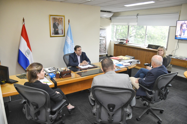 Presidente de la DINAC, Nelson Mendoza, recibió en su despacho a Alessandro Molfesi, Presidente de la Asociación de Transitarios del Paraguay y Operadores Logísticos (ATOLPAR).