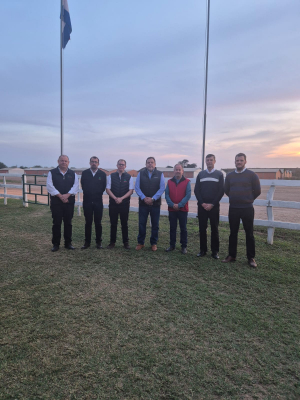 Reunión en el Aeródromo de Loma Plata