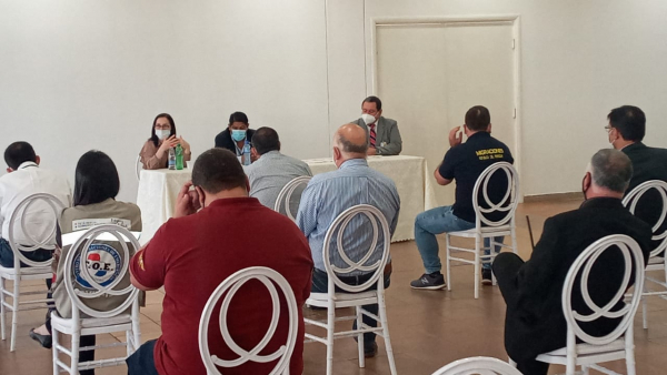Reunion de trabajo en el Aeropuerto Internacional Guaraní.