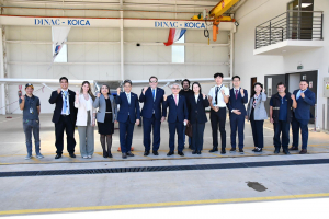 Visita al hangar construido con el apoyo de la Agencia de Cooperación Internacional de Corea (KOICA).